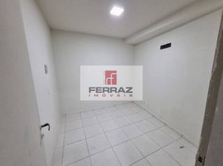 Salas comerciais em candelária. Recepção, estacionamento e wc. A partir de 20 m²