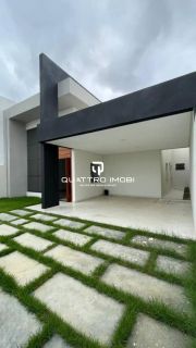 Casa em rua pública no bairro Aruana