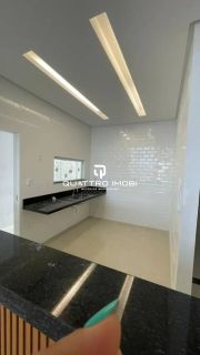 Casa em rua pública no bairro Aruana