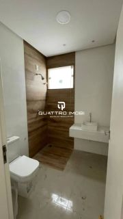 Casa em rua pública no bairro Aruana