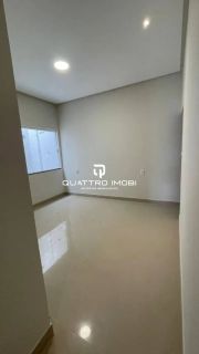 Casa em rua pública no bairro Aruana