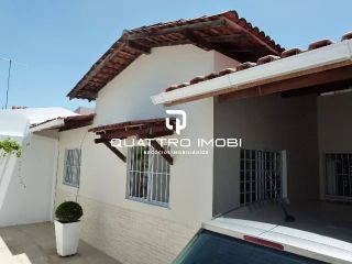 Casa em via pública no bairro Aruana