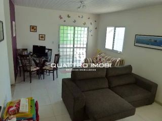 Casa em via pública no bairro Aruana