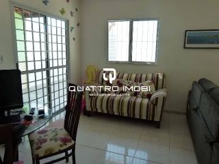 Casa em via pública no bairro Aruana