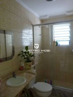 Casa em via pública no bairro Aruana