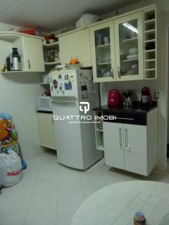 Casa em via pública no bairro Aruana