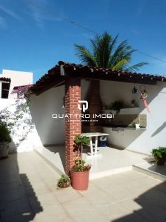 Casa em via pública no bairro Aruana