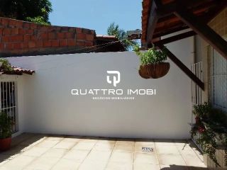 Casa em via pública no bairro Aruana