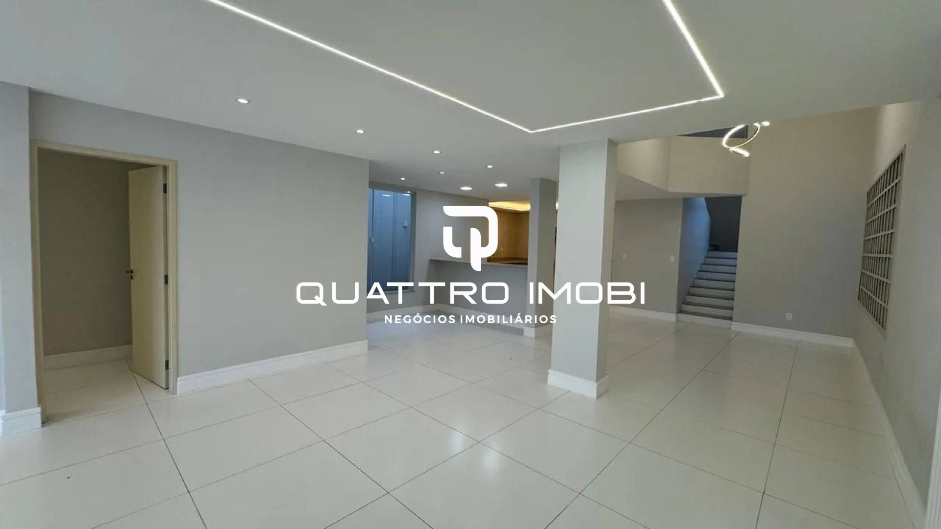 Casa em rua pública no bairro Atalaia