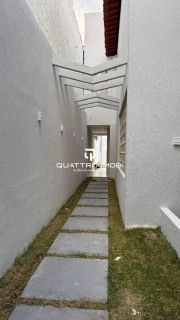 Casa em rua pública no bairro Atalaia