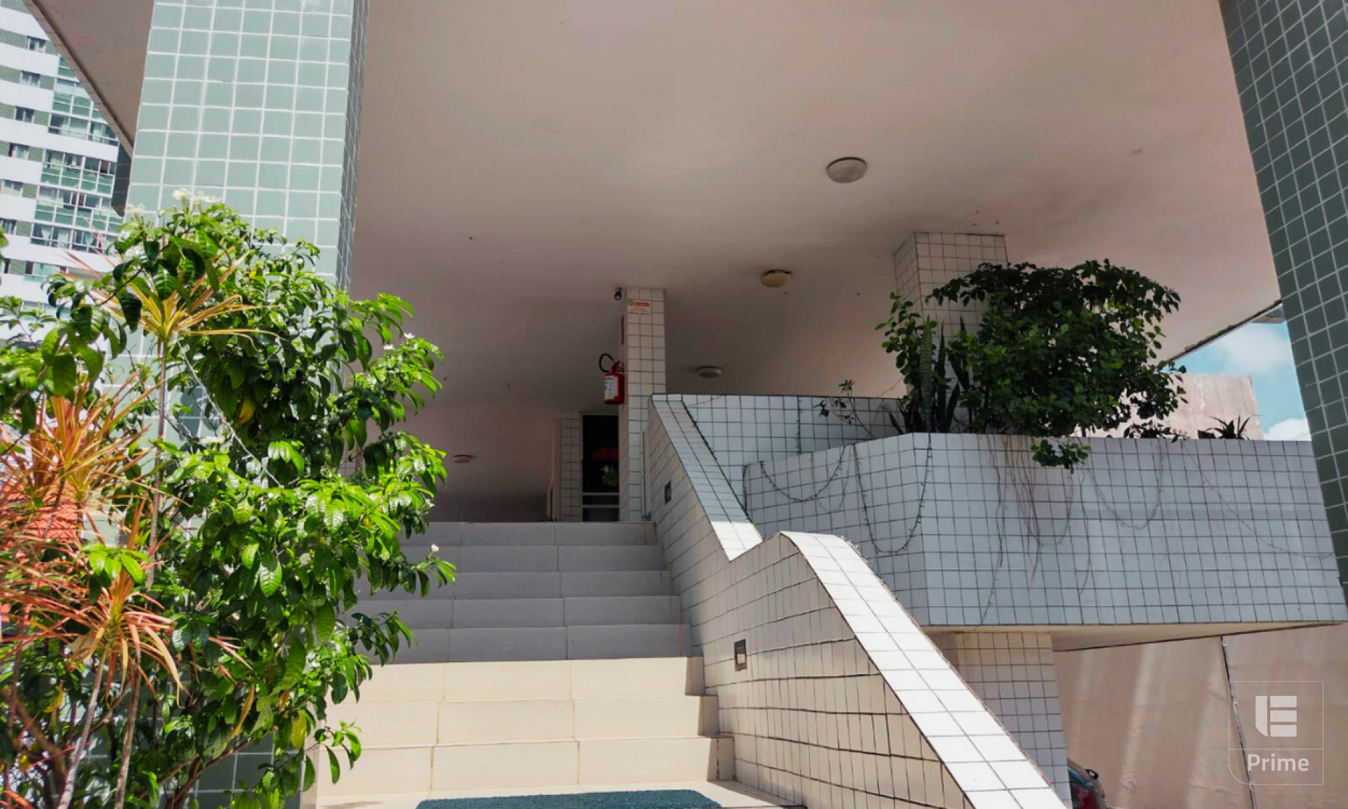 Apartamento Para Vender com 3 quartos 2 suítes no bairro Espinheiro em Recife