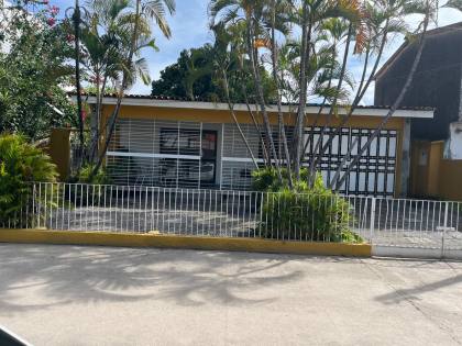 Casa ampla, em exelente estado de conservação, localização excelente, rua ampla e de fácil acesso.