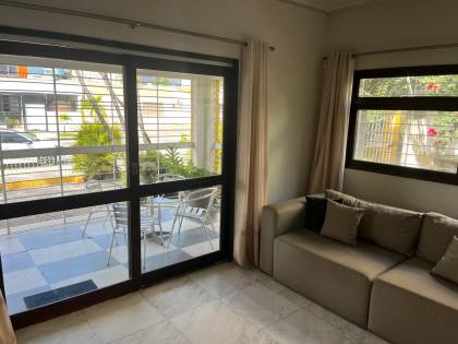 Casa ampla, em exelente estado de conservação, localização excelente, rua ampla e de fácil acesso.