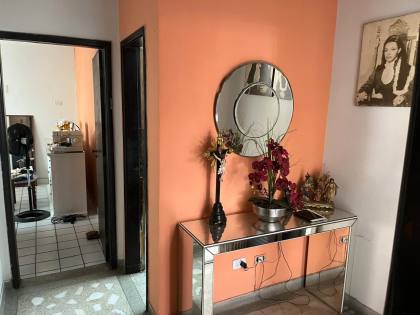 Casa ampla, em exelente estado de conservação, localização excelente, rua ampla e de fácil acesso.