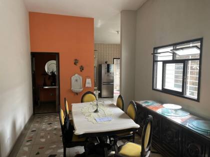 Casa ampla, em exelente estado de conservação, localização excelente, rua ampla e de fácil acesso.