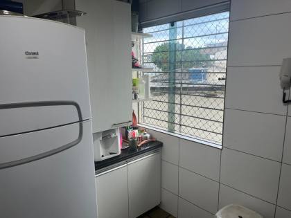 Casa ampla no bairro do Zumbi, 400m² de área costruída, com seis quartos ( dois suites ), três salas e seis banheiros, garagem para três veículos. Excelente localização.
