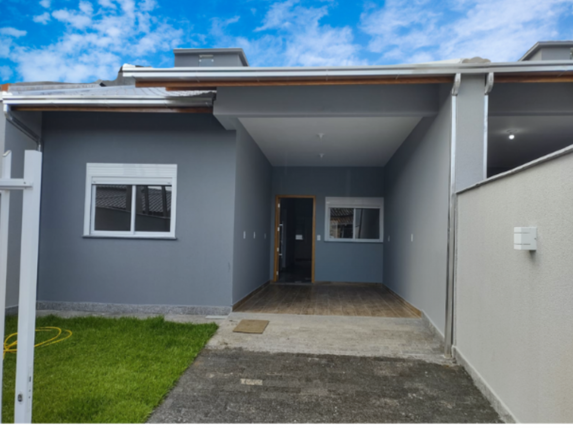 Ampla Casa a 600m da Praia no Itacolomi com 3 Dormitórios