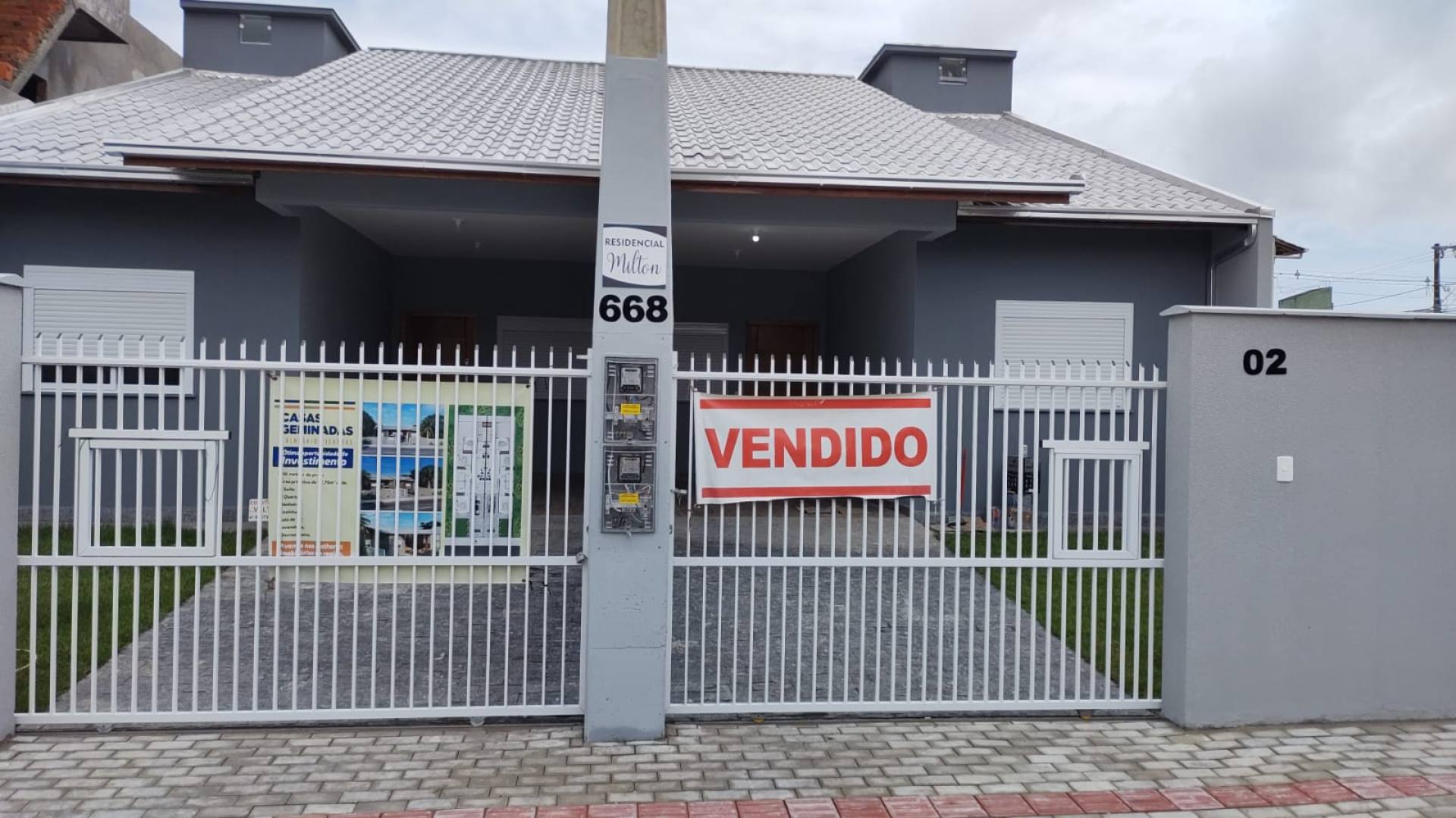 Ampla Casa a 600m da Praia no Itacolomi com 3 Dormitórios