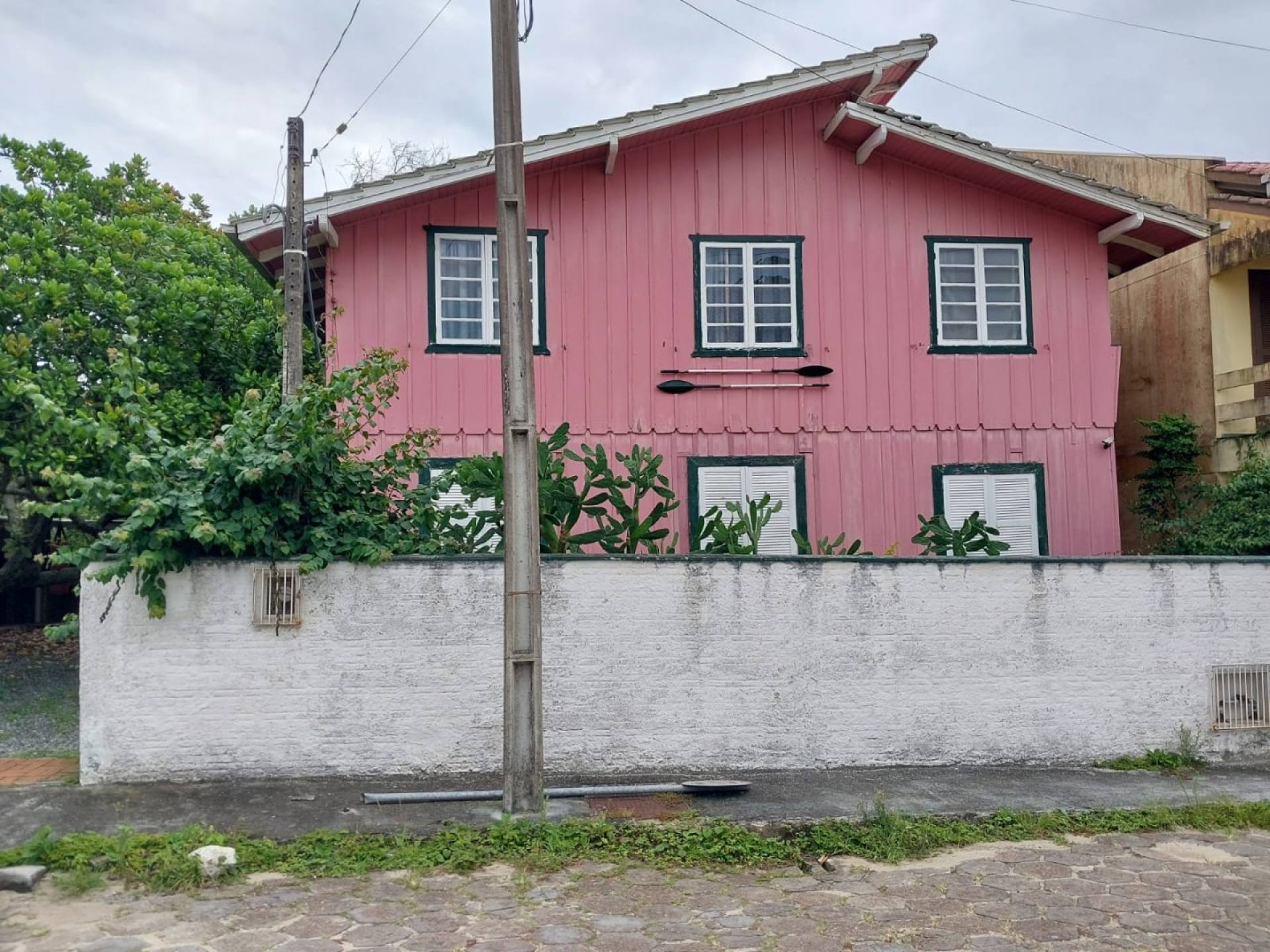 Casa Para Vender com 6 quartos no bairro Armação em Penha