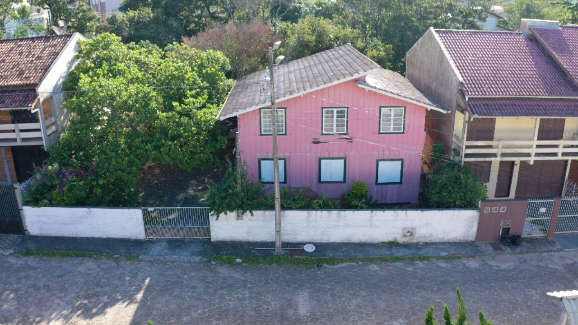 Casa Para Vender com 6 quartos no bairro Armação em Penha