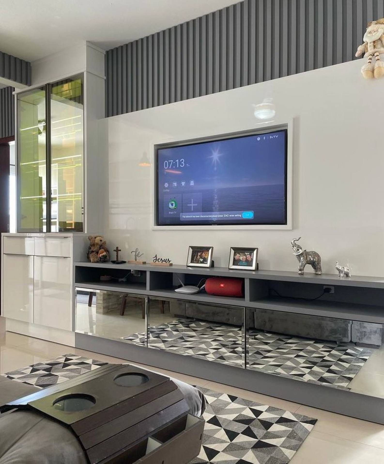 Encantadora Casa Mobiliada com 2 Quartos, Sendo 1 Suíte e Área de Festas