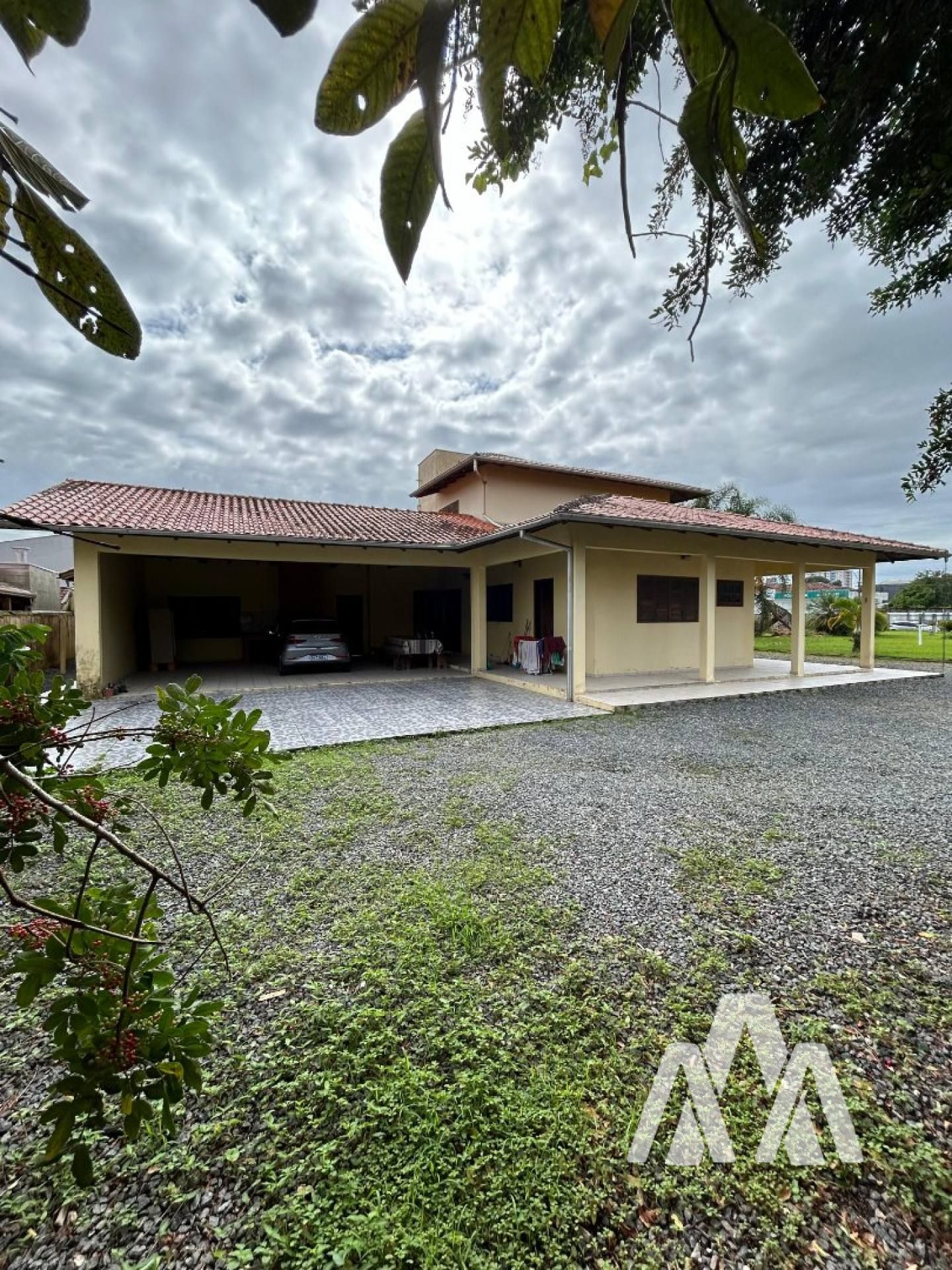 Casa Para Vender com 6 quartos sendo 3 suítes no bairro Centro em Penha