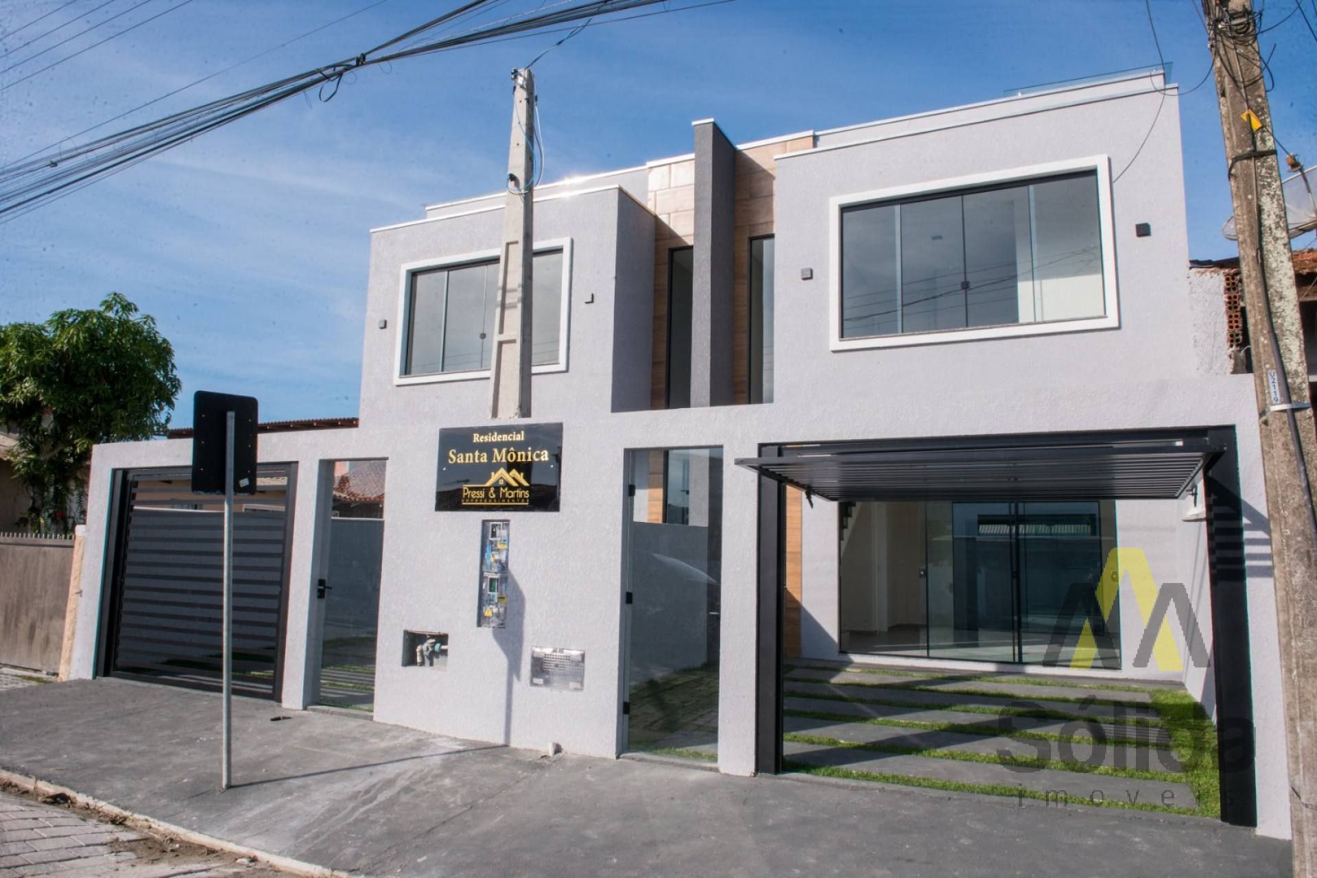 Sobrado Para Vender com 2 quartos 2 suítes no bairro Praia de Armação do Itapocorói em Penha