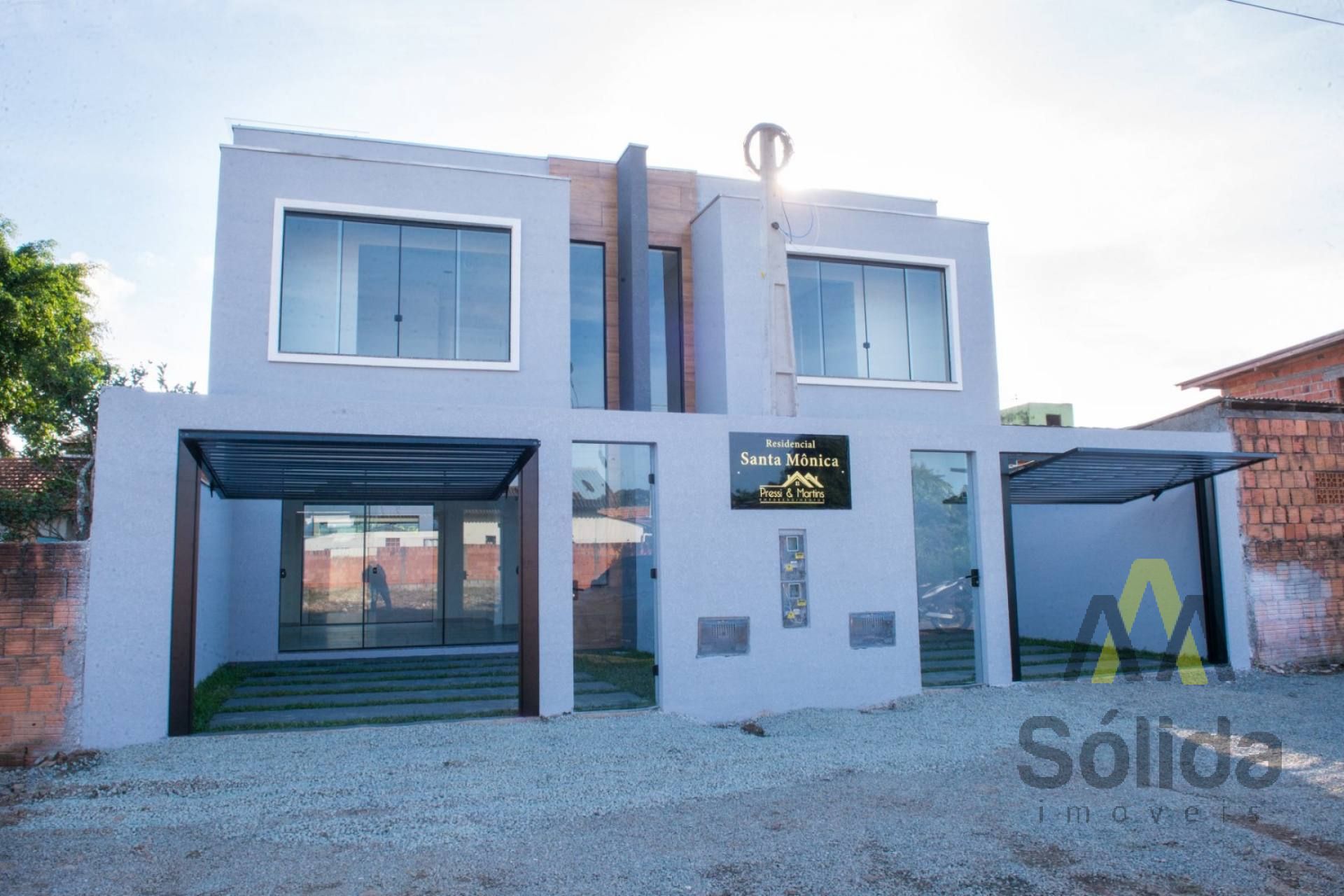 Sobrado Para Vender com 2 quartos 2 suítes no bairro Praia de Armação do Itapocorói em Penha