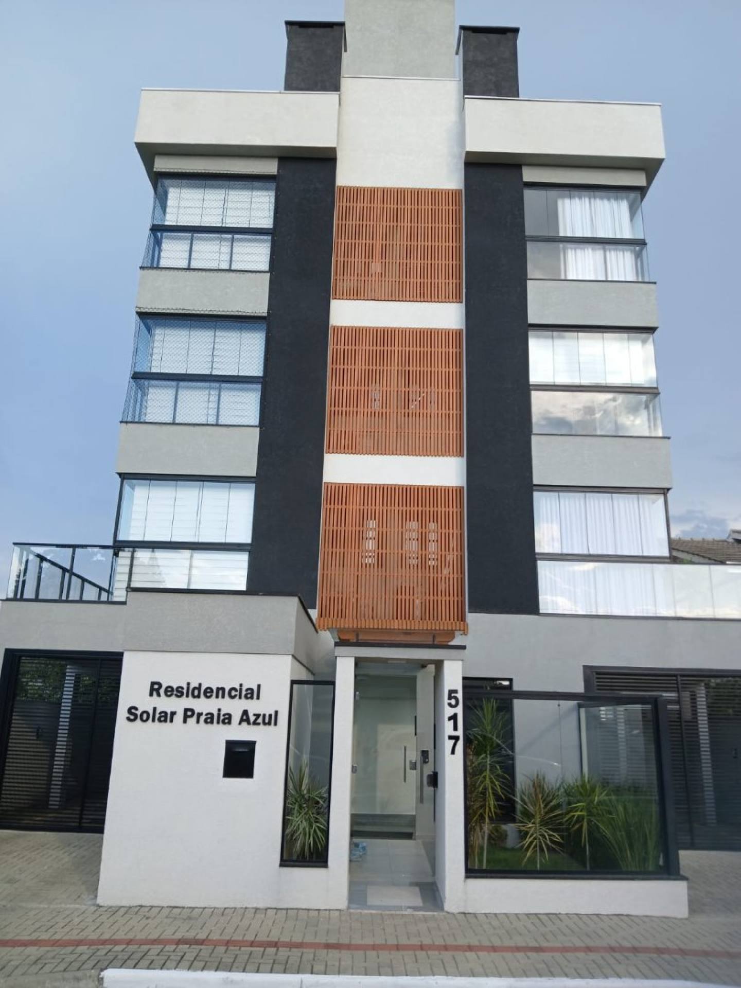 Lindo Apartamento Para Vender com 3 quartos (sendo 1 suíte) no Centro em Balneário Piçarras