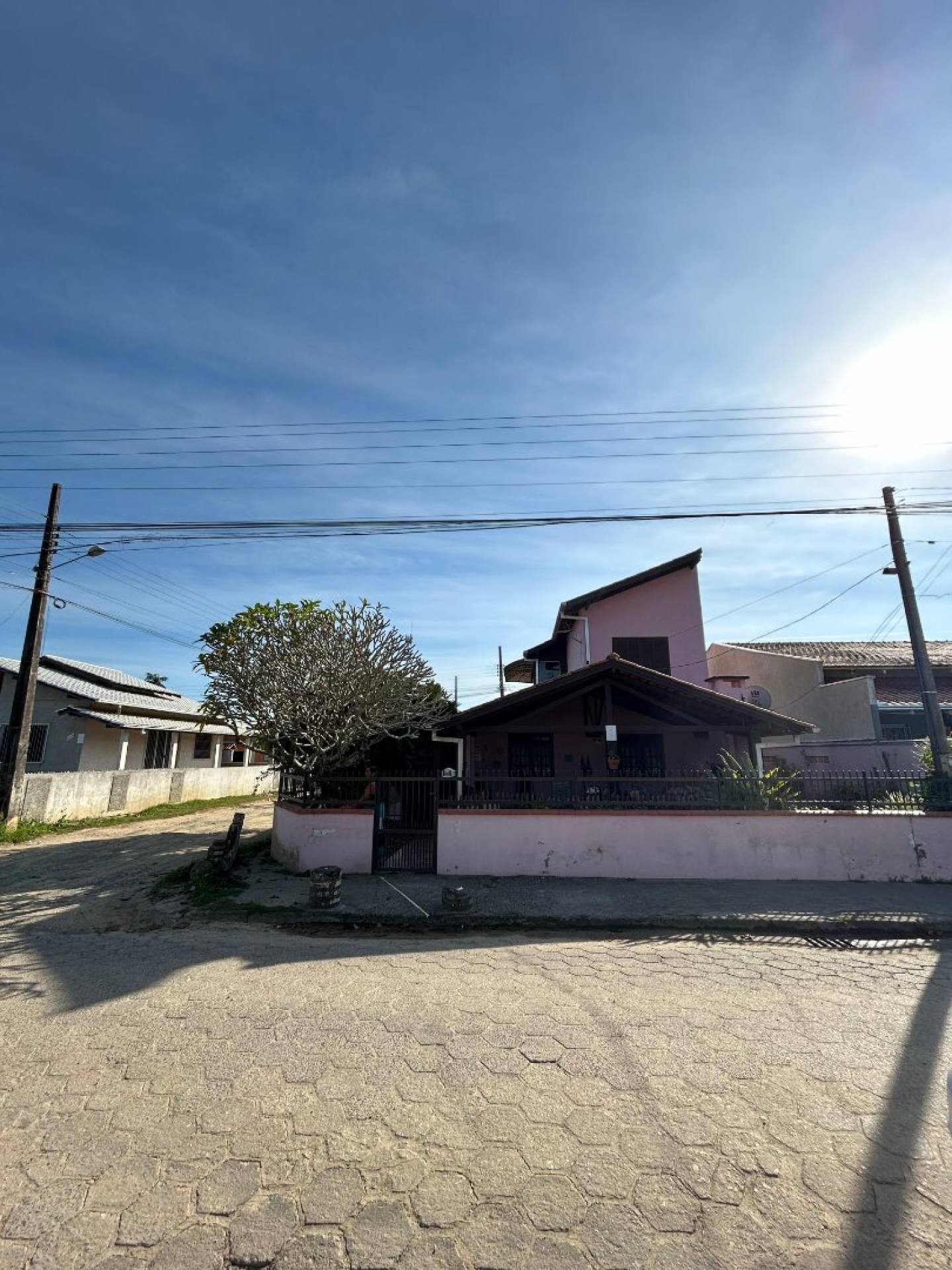 Casa de esquina pronta para morar