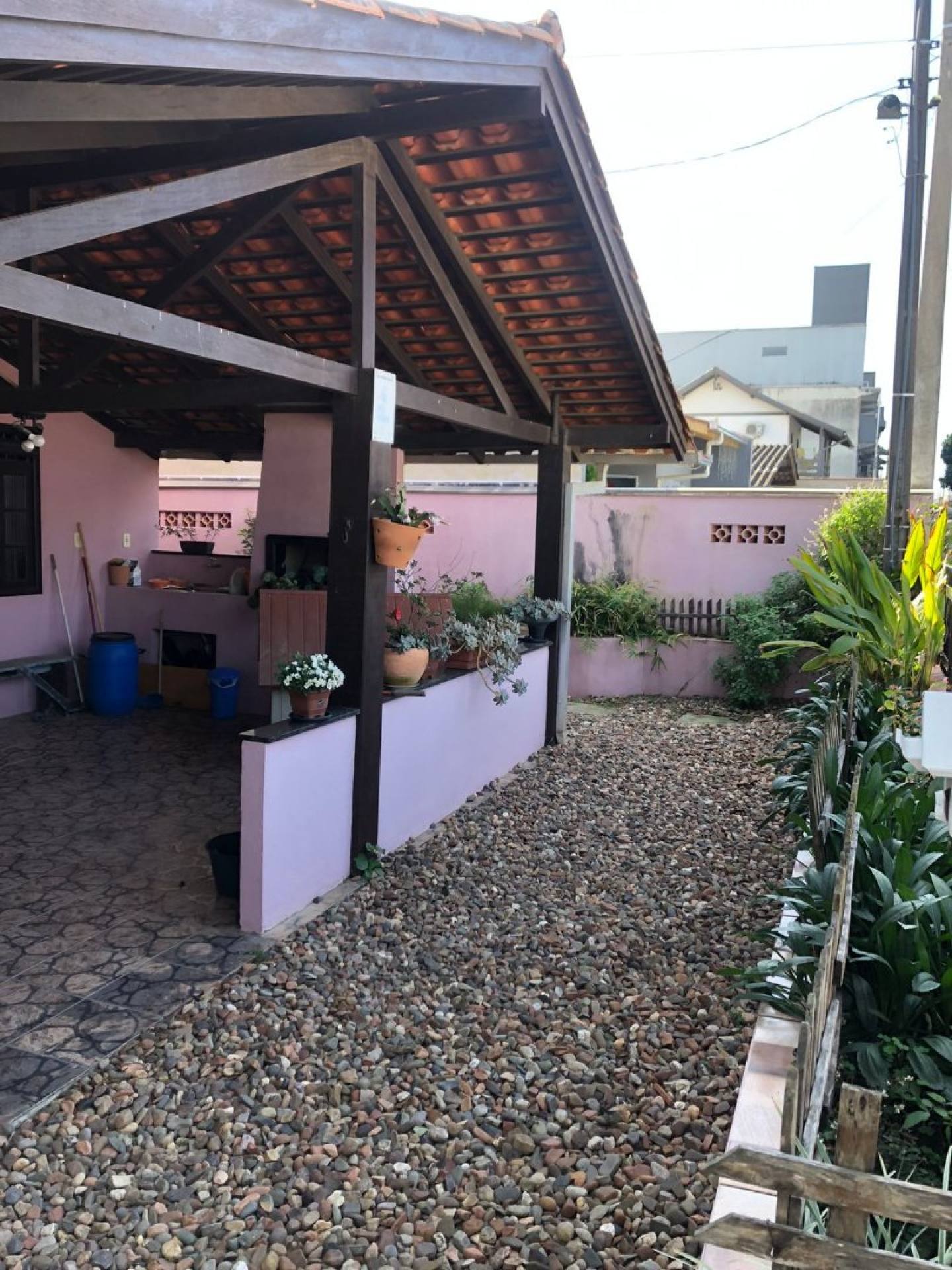 Casa de esquina pronta para morar