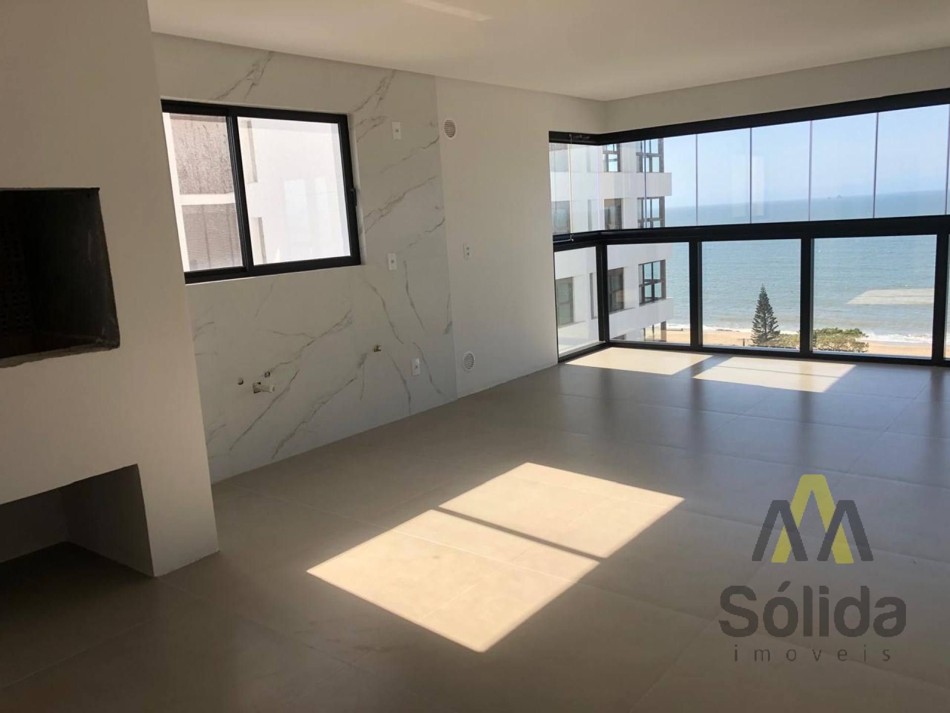 Apartamento Para Vender com 3 quartos 3 suítes no bairro Centro em Balneário Piçarras