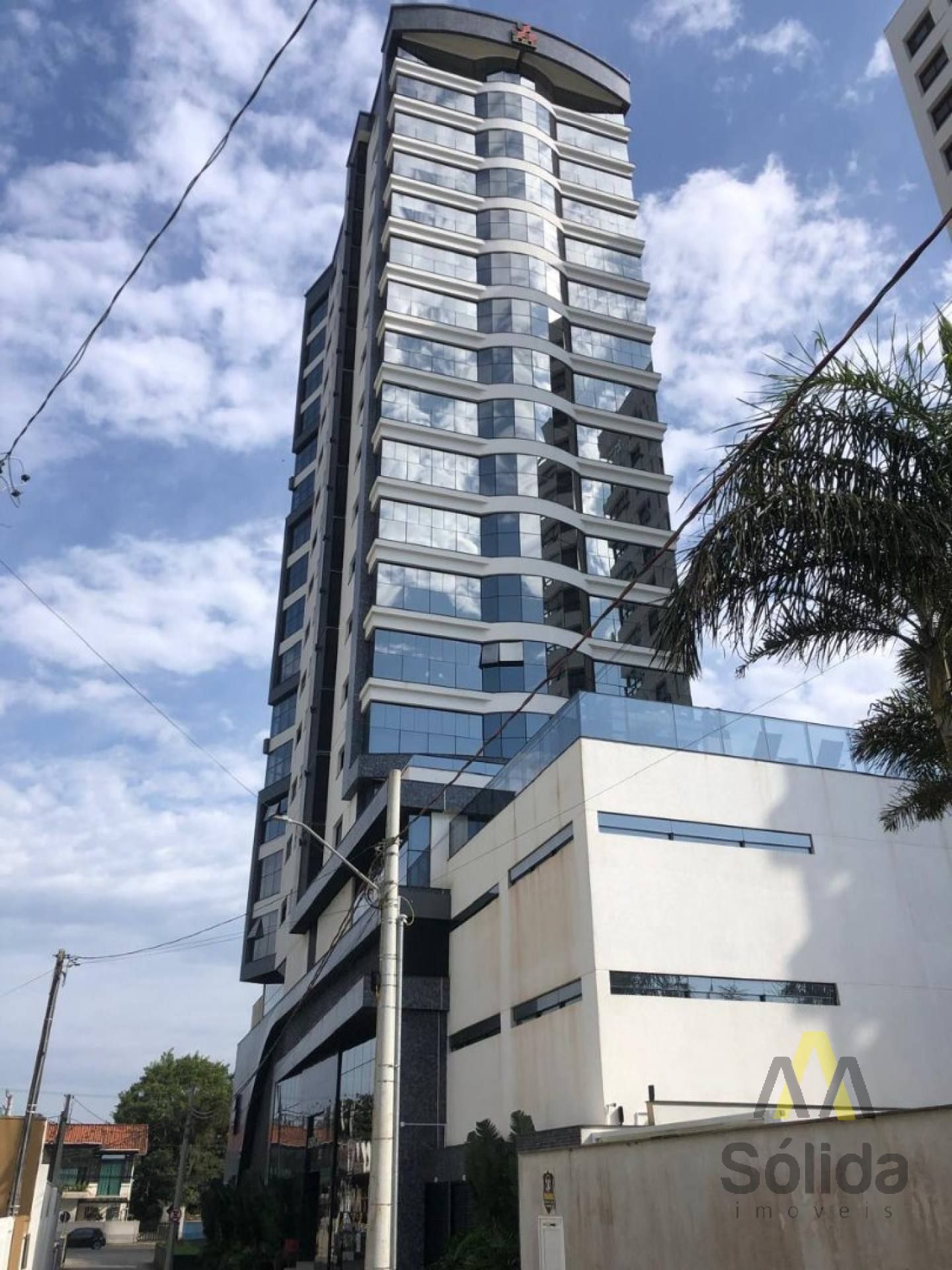 Apartamento Para Vender com 3 quartos 3 suítes no bairro Centro em Balneário Piçarras