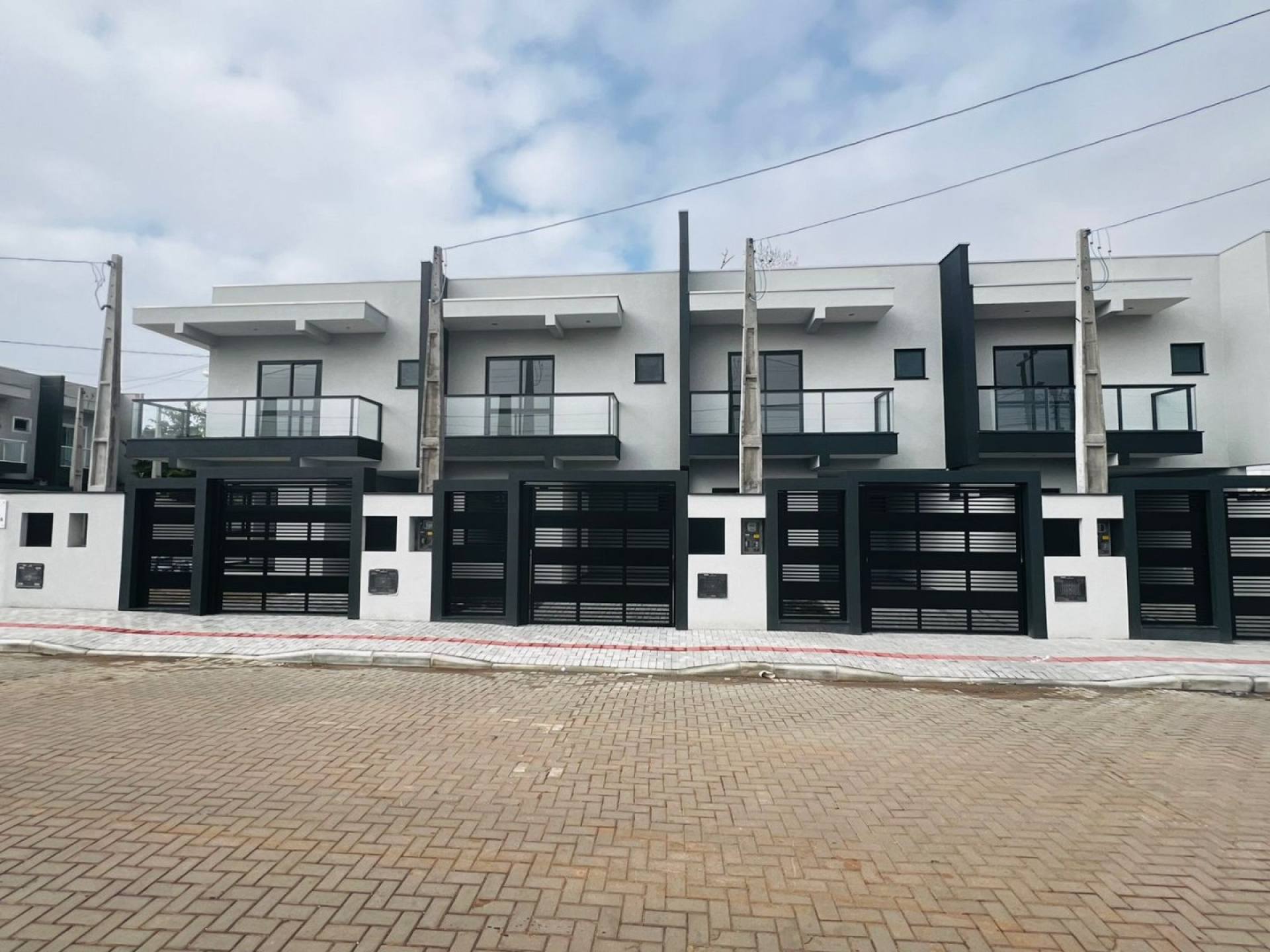 Lindos Sobrados Com 2 Suítes no Itacolomi em Balneário Piçarras