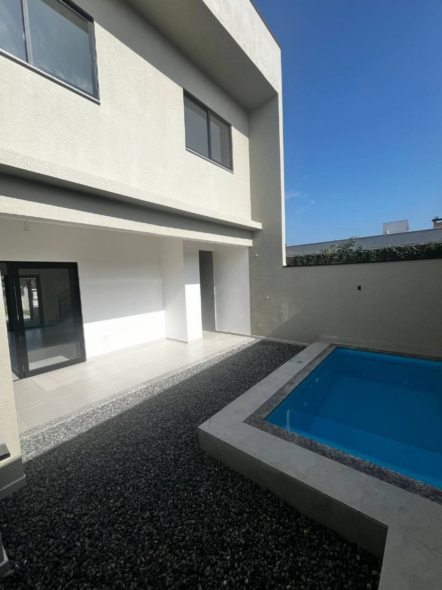 Lindo Sobrado com 3 Quartos sendo 1Suíte no Itacolomi - Balneário PIçarras