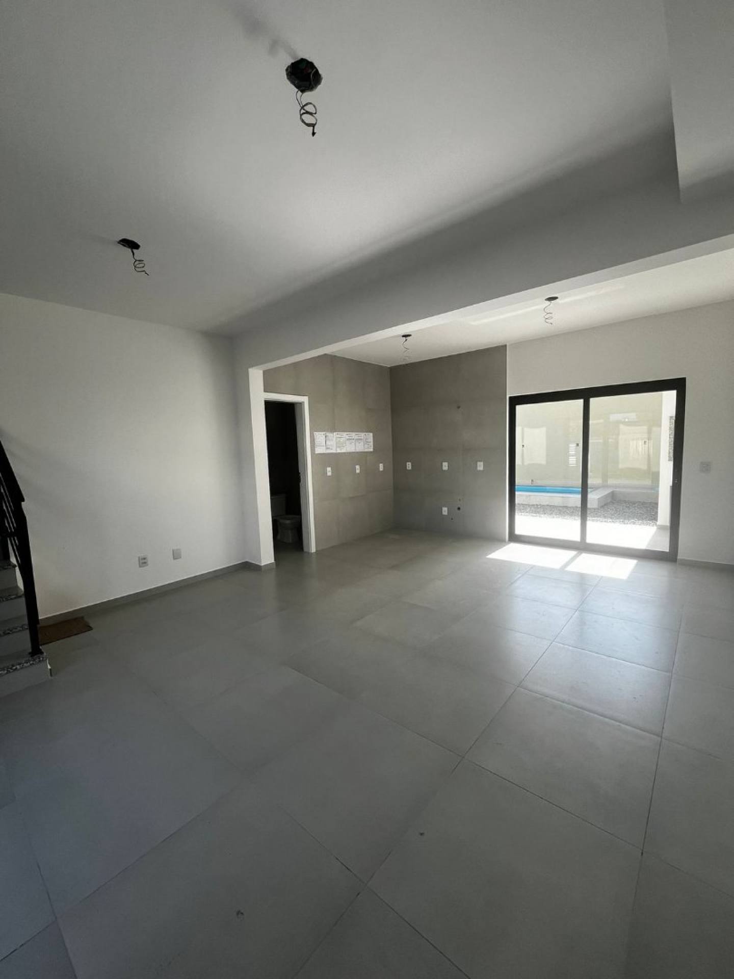 Lindo Sobrado com 3 Quartos sendo 1Suíte no Itacolomi - Balneário PIçarras