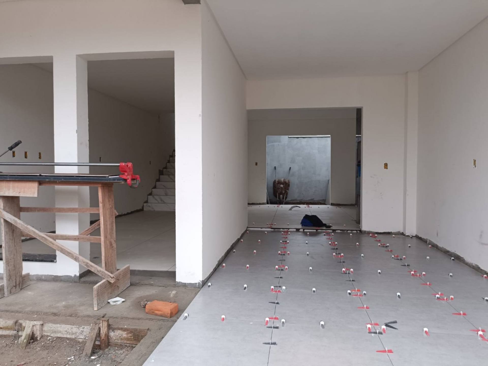 Sobrado Para Vender com 3 Dormitórios sendo 1 suíte no bairro Itacolomi em Balneário Piçarras