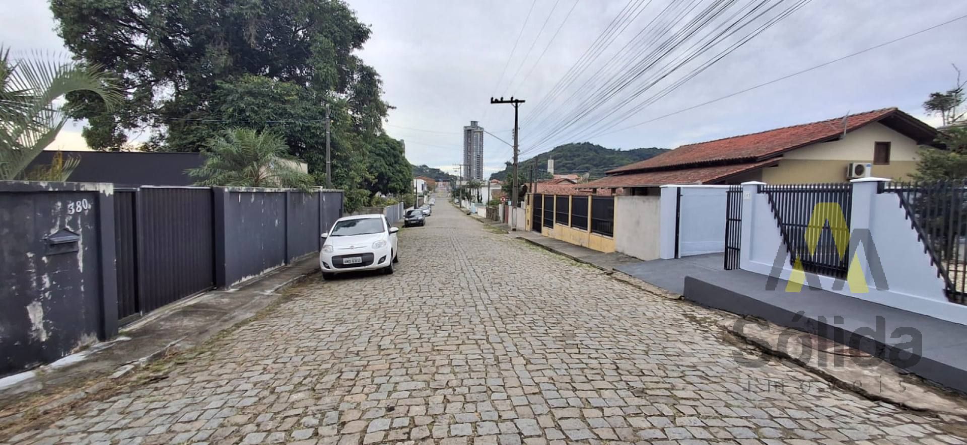 Casa Para Vender Com Piscina no Centro em Penha