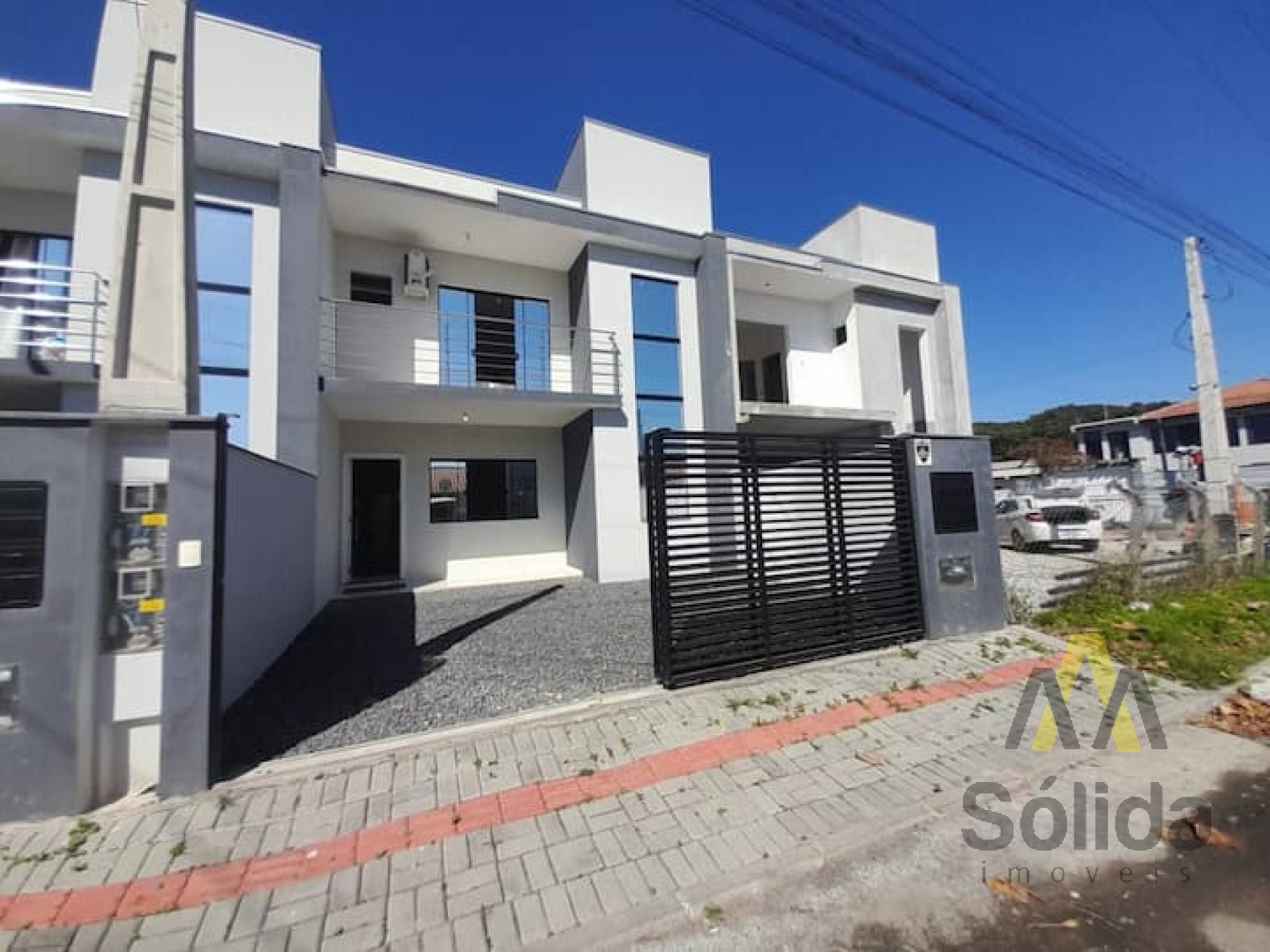 Sobrado Para Vender com 2 quartos 1 suítes no bairro Praia de Armação em Penha