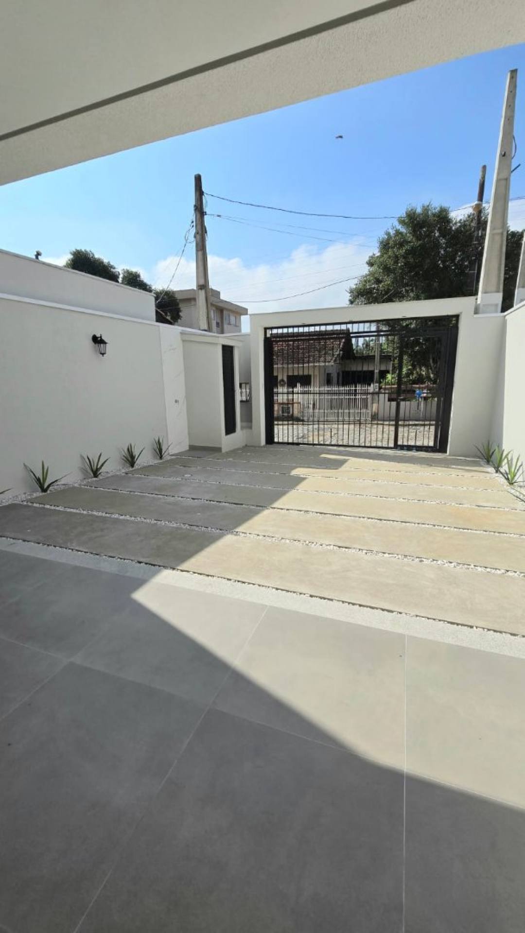 Sobrado Para Vender com 3 quartos 3 suítes no bairro Praia de Armação do Itapocorói em Penha