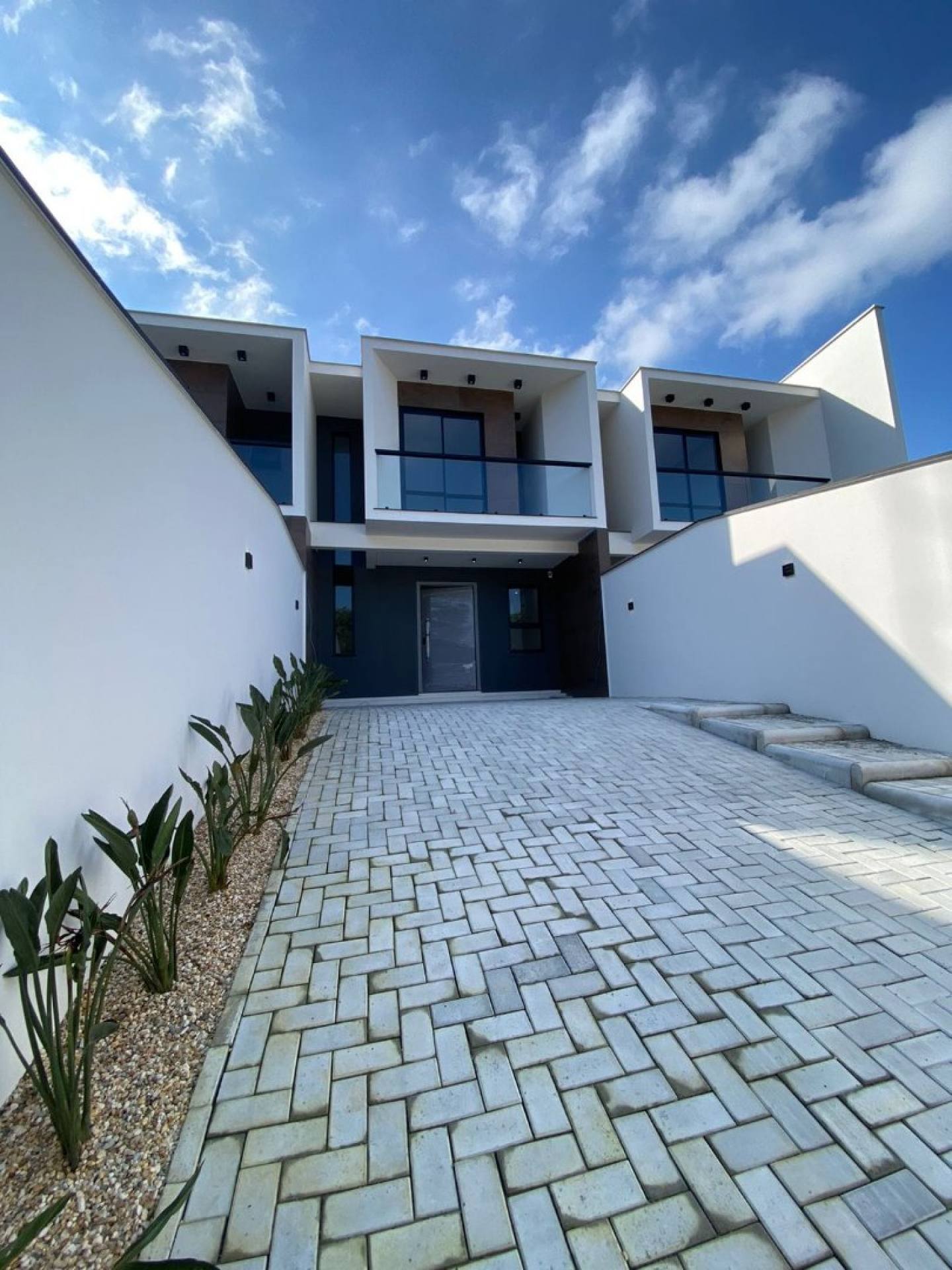 Sobrado com piscina Para Vender com 3 quartos sendo 1 suíte em Jaraguá do Sul