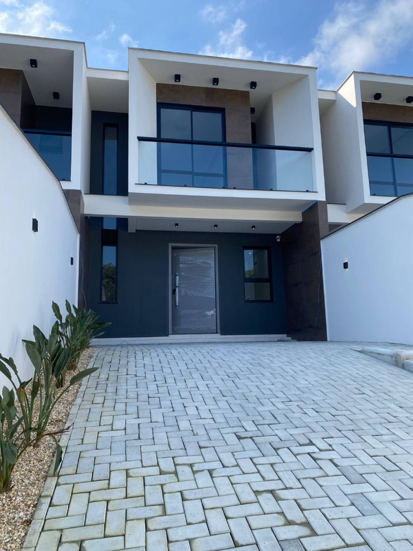 Sobrado com piscina Para Vender com 3 quartos sendo 1 suíte em Jaraguá do Sul