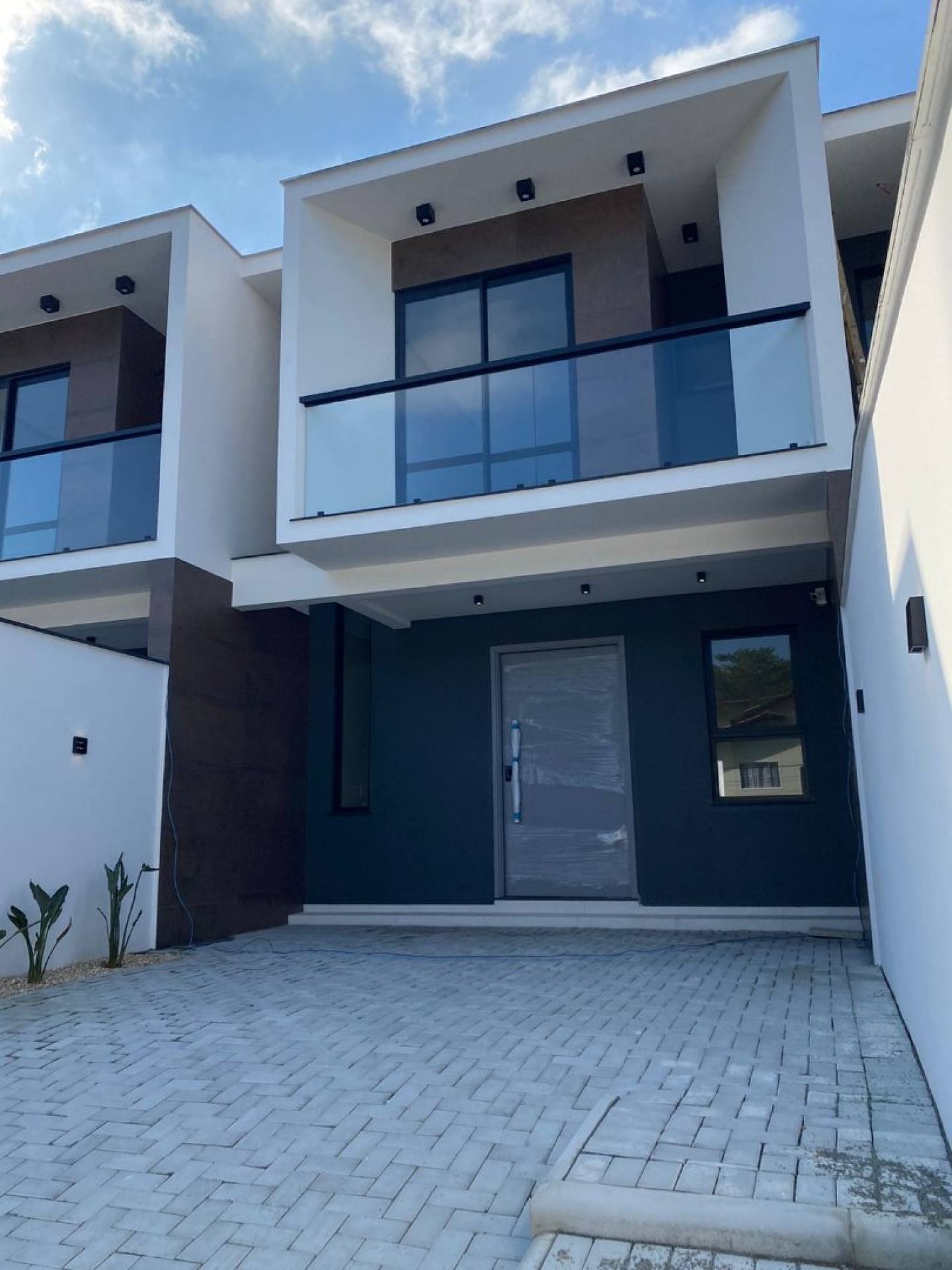 Sobrado com piscina Para Vender com 3 quartos sendo 1 suíte em Jaraguá do Sul