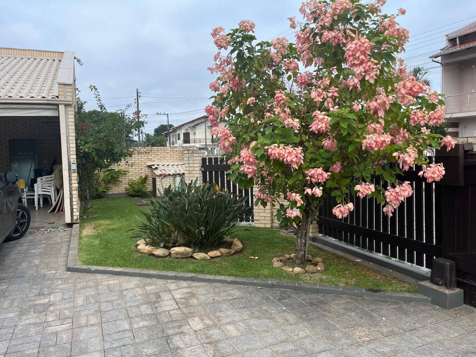 Casa Para Vender com 5 suítes na Praia de Armação em Penha