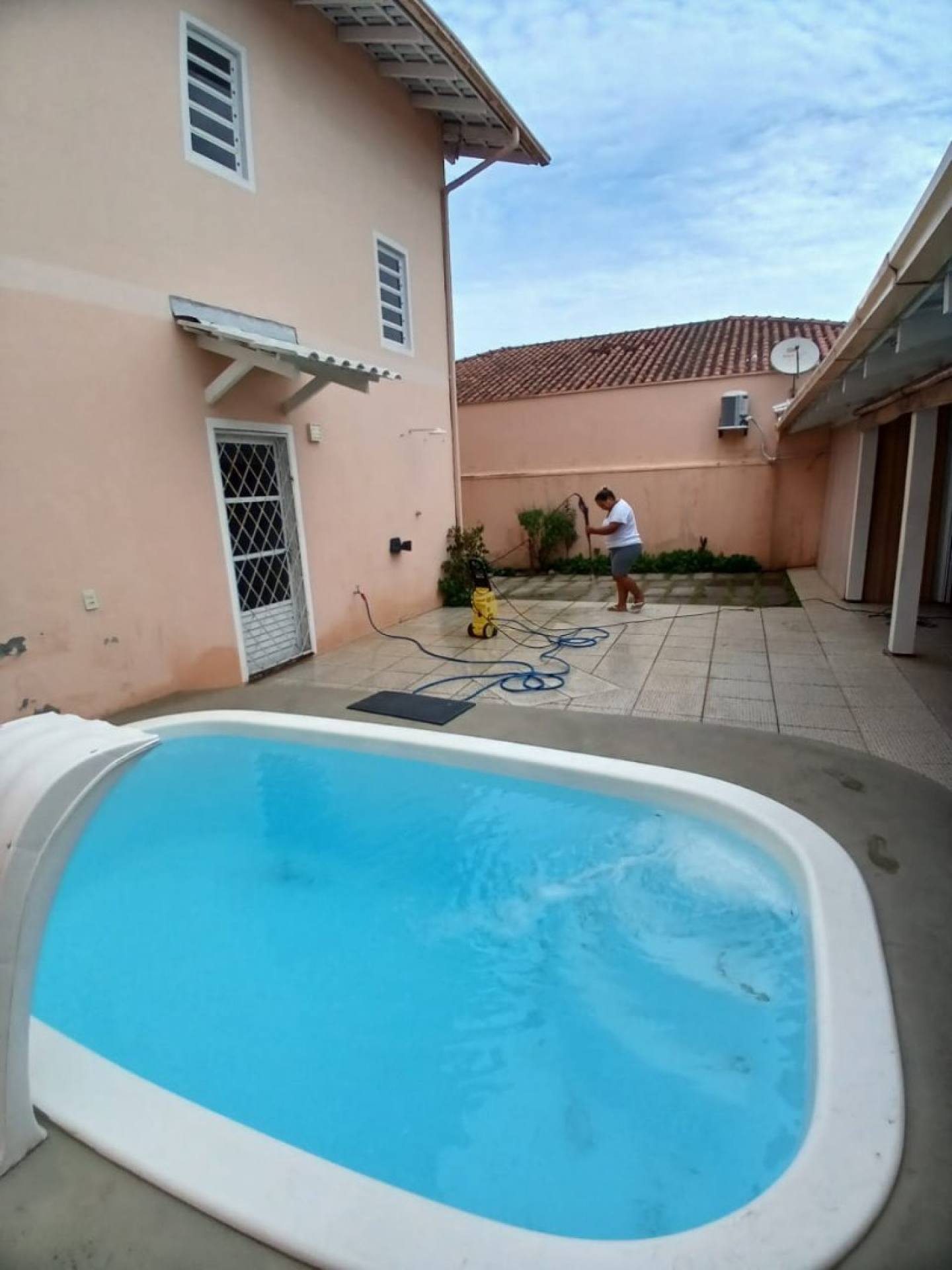 Casa Para Vender com 5 quartos 1 suíte com piscina no Centro de Penha