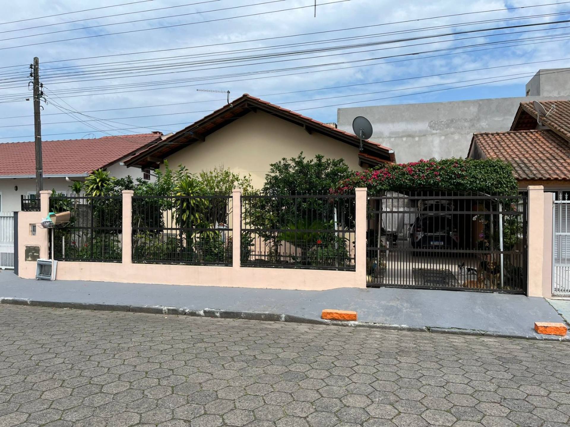 Casa Com 1 Suíte + 2 Dormitórios no Centro de Penha