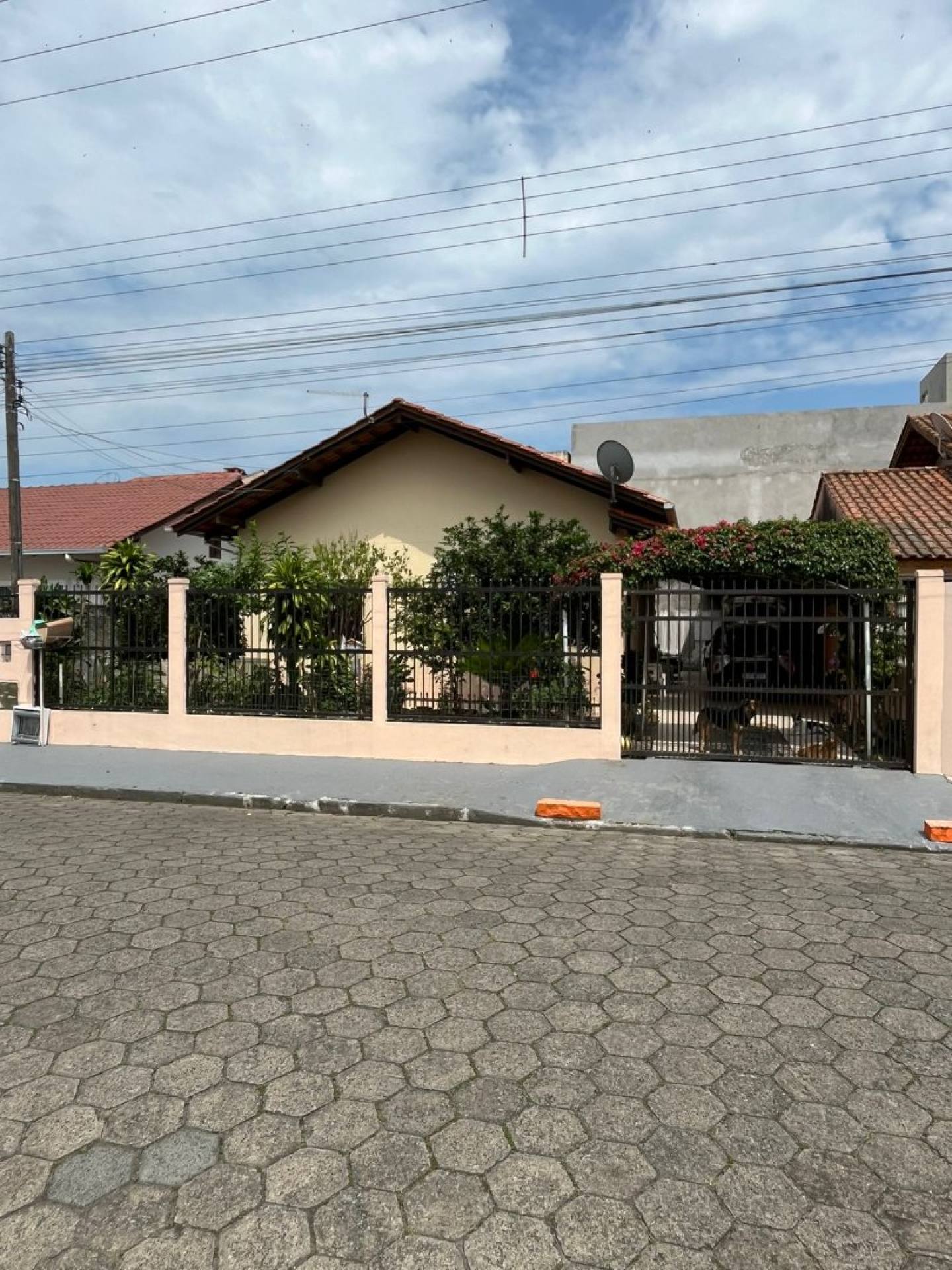 Casa Com 1 Suíte + 2 Dormitórios no Centro de Penha