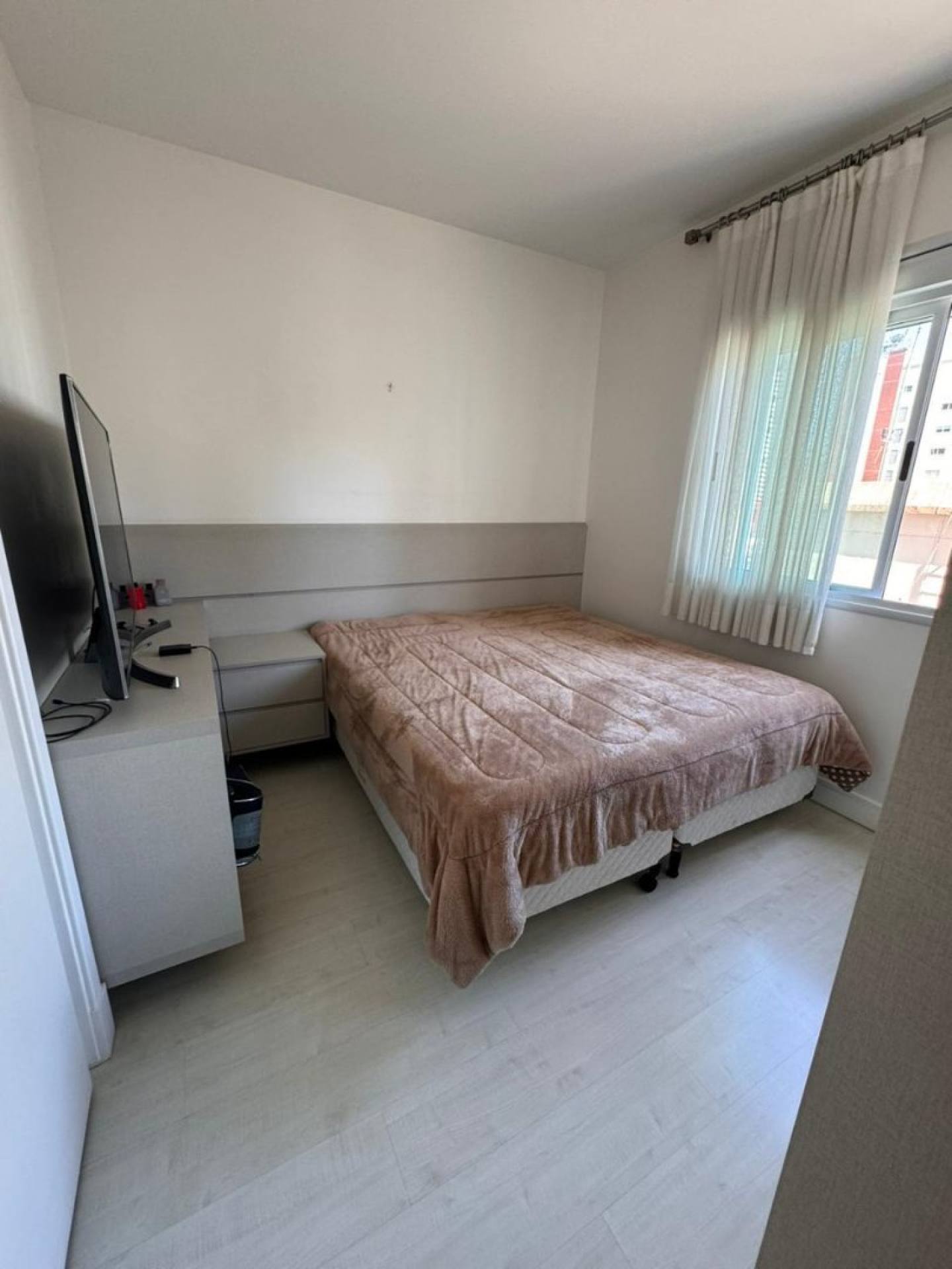 APARTAMENTO COM 3 SUÍTES NO CENTRO DE BALNEÁRIO CAMBORIÚ
