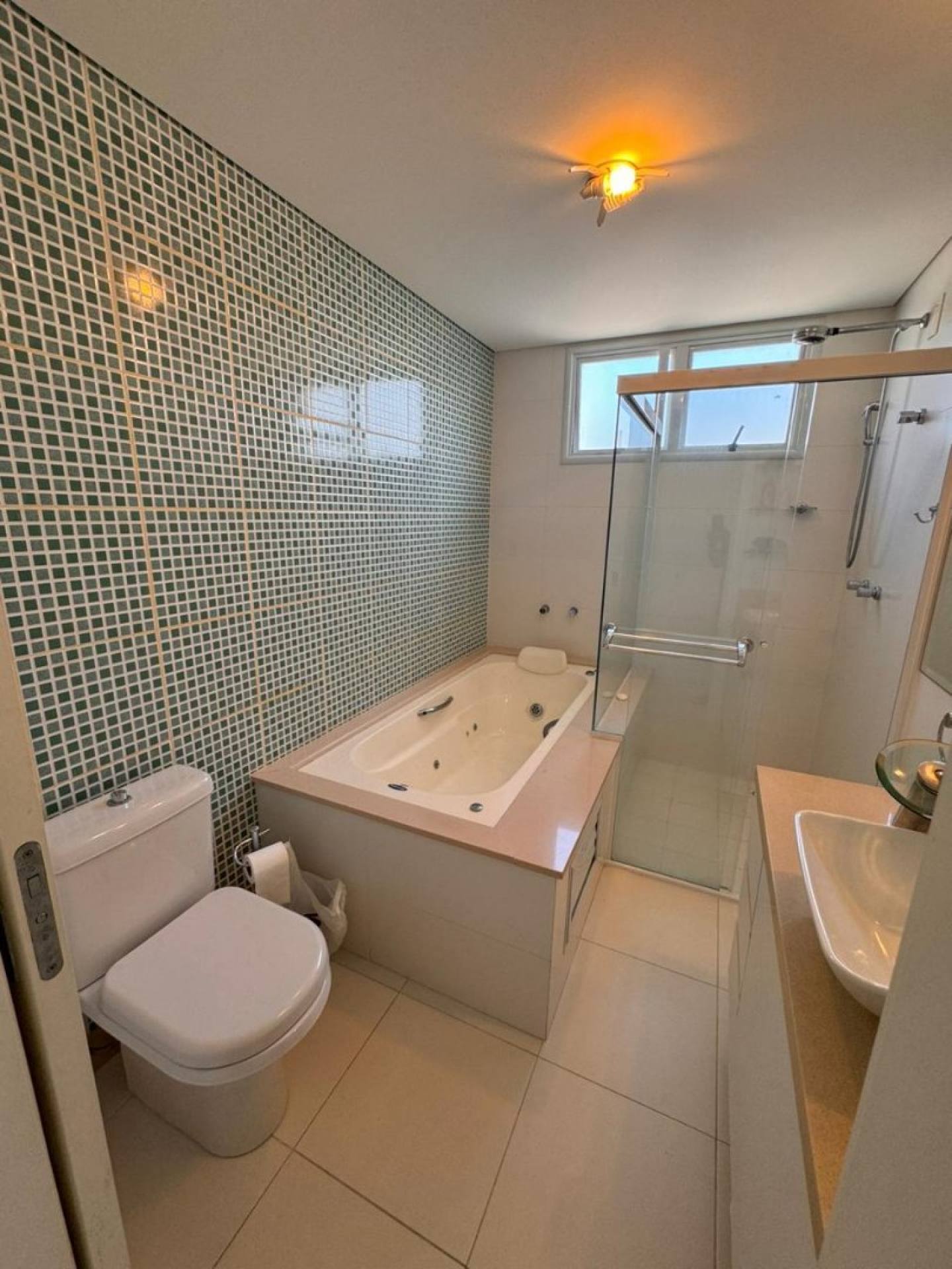 APARTAMENTO COM 3 SUÍTES NO CENTRO DE BALNEÁRIO CAMBORIÚ