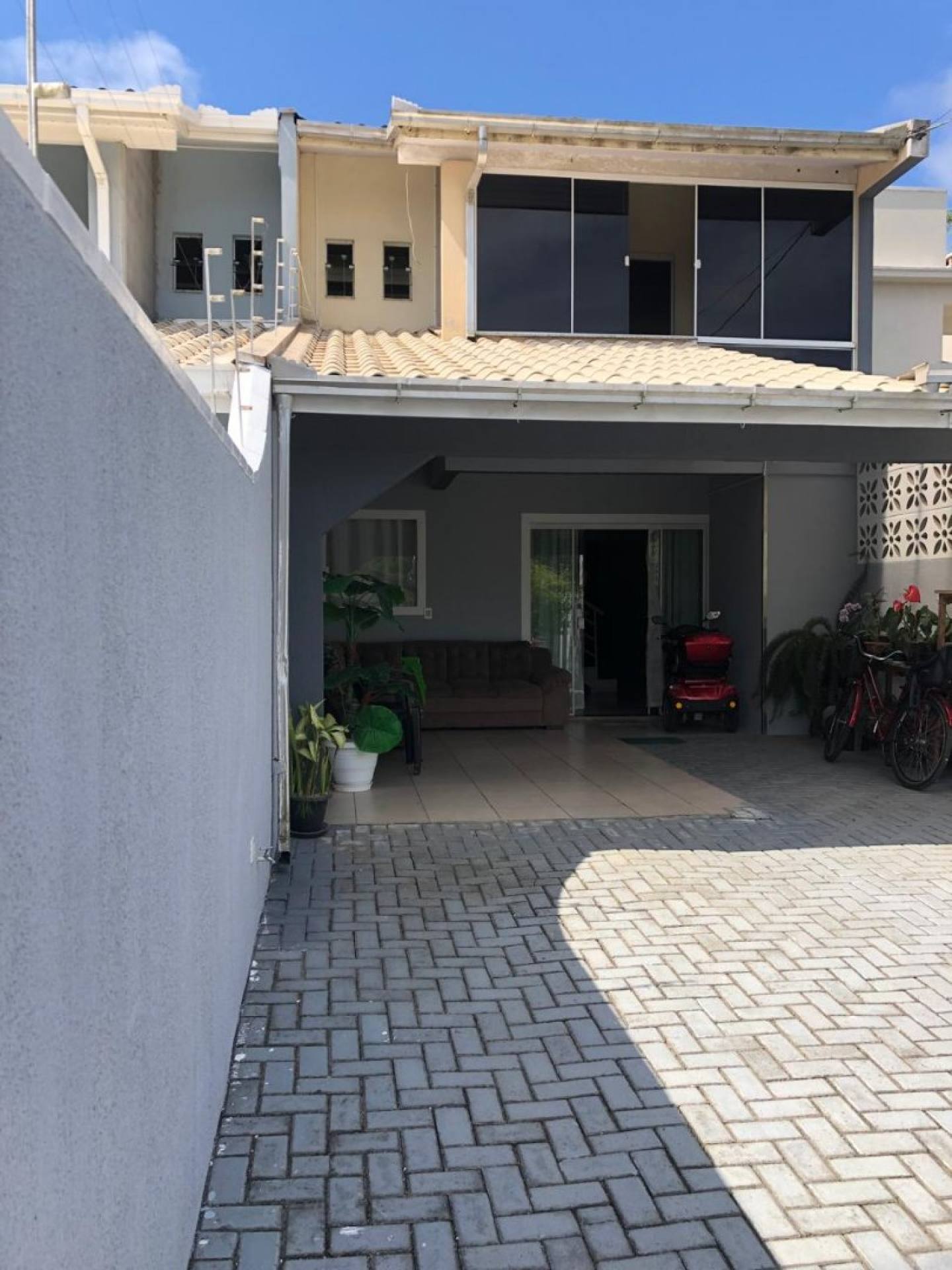 Sobrado Mobiliado Para Vender com 3 quartos 1 suítes no Bairro Armação em Penha